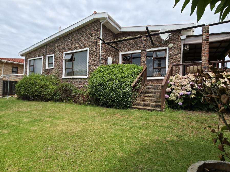 4 Bedroom Property for Sale in Noorsekloof Eastern Cape